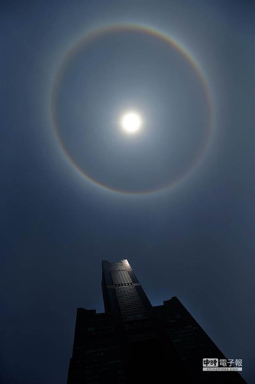 臺灣現(xiàn)日暈民眾拍照上傳罕見奇觀(圖)