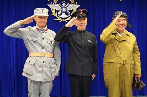 紀(jì)念抗戰(zhàn)勝利70周年臺(tái)灣復(fù)制版抗戰(zhàn)軍裝亮相(圖)