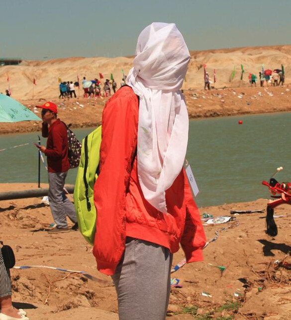 新疆持續(xù)高溫 沙子烤熟雞蛋交警鞋底"開(kāi)花" 新疆持續(xù)高溫 沙子烤熟雞蛋交警鞋底"開(kāi)花"