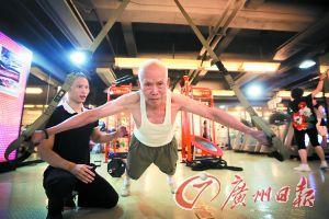 對(duì)于當(dāng)下年輕人喜歡的TRX,“華仔”同樣拿手。