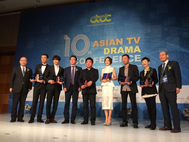 胡歌憑獲亞洲特別貢獻(xiàn)獎(jiǎng) 全程英文演講引尖叫