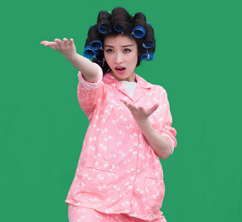 倪妮自帶表情包 cos包租婆俏皮可愛(ài)