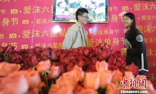 ���������õ�廨�� ���к��ı�����Ů���@�þo����