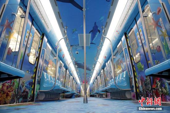 青島地鐵推出海底世界主題車(chē)廂