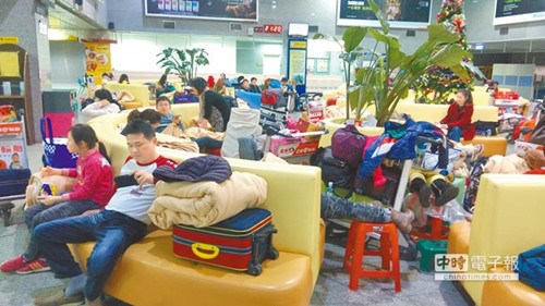 ���T(m��n)���m(x��)���F8000���ÿ͜���210��ҹ�ޙC(j��)��(ch��ng)���D��