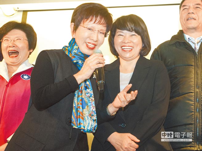 綠營(yíng)清算不斷 洪秀柱黃敏惠同臺(tái)大喊團(tuán)結(jié)(圖)