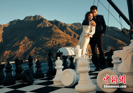 隆詩(shī)最新婚紗照曝光 劉詩(shī)詩(shī)婚紗價(jià)值300萬(wàn)(組圖)