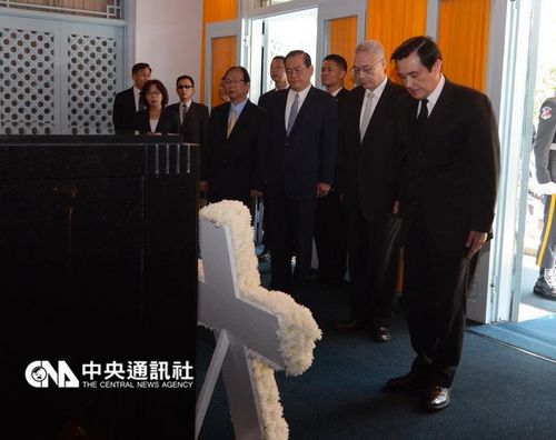 蔣介石逝世41周年馬英九慈湖謁陵(圖)