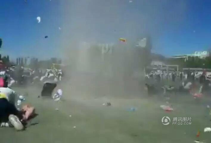 小學開運動會場地突發(fā)龍卷風 學生被卷起數(shù)米高 小學開運動會場地突發(fā)龍卷風 學生被卷起數(shù)米高