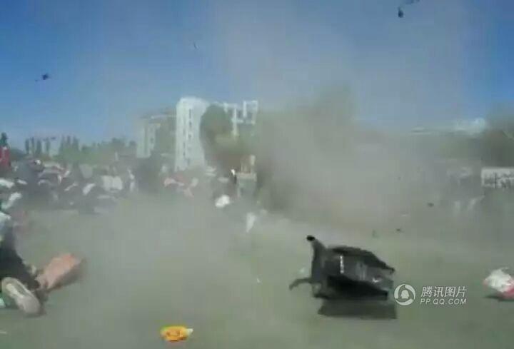 小學開運動會場地突發(fā)龍卷風 學生被卷起數(shù)米高 小學開運動會場地突發(fā)龍卷風 學生被卷起數(shù)米高