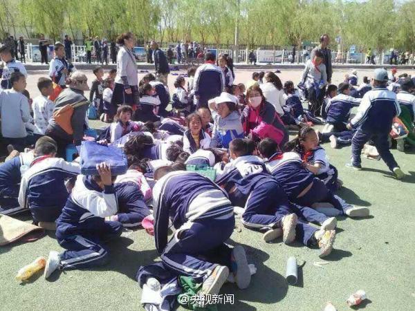 小學開運動會場地突發(fā)龍卷風 學生被卷起數(shù)米高 小學開運動會場地突發(fā)龍卷風 學生被卷起數(shù)米高