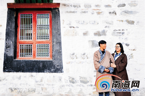 85后夫妻辭職環(huán)游全國(guó) 拍56套民族結(jié)婚照 85后夫妻辭職環(huán)游全國(guó) 拍56套民族結(jié)婚照