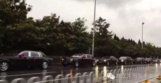 5��15�����@֧�r(ji��)ֵ���^2��(g��)�|�Ļ�Y܇�(du��)һ¶�����������@���ˡ�·�ˣ������ֿ�ľW(w��ng)���ς����W(w��ng)���������F(xi��n)�ڻ�Y�F(xi��n)��(ch��ng)�����Ǵ�����ݣ�ͬ����W(w��ng)�т�ֱ����̫ţ�ˡ������DƬ��(l��i)Դ:��h��Ĵָ܇�ѕ�(hu��)��