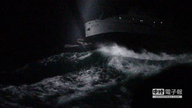 臺灣海研船澎湖發(fā)生船難 43人獲救2人罹難(圖)