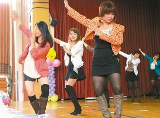 《小蘋(píng)果》在臺(tái)灣多所小學(xué)爆紅 學(xué)童大合唱(圖)