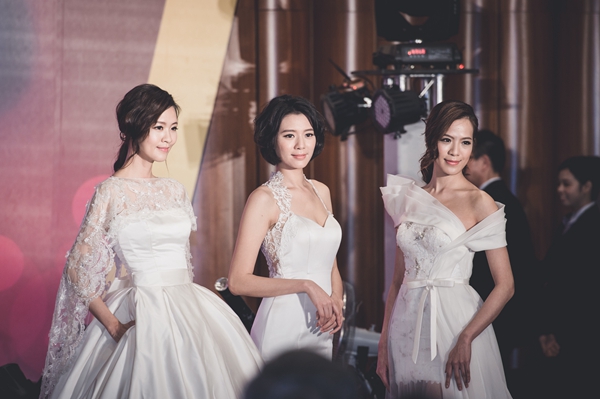 兩岸婚紗攝影業(yè)者齊聚臺北共探產(chǎn)業(yè)“成功之道” 兩岸婚紗攝影業(yè)者齊聚臺北共探產(chǎn)業(yè)“成功之道”