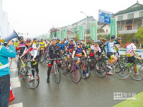 張家界舉行自行車賽臺(tái)灣選手包攬男女組冠軍
