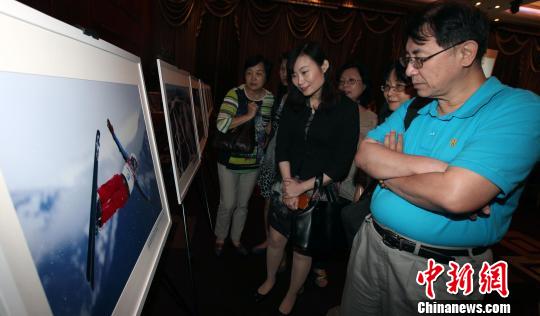 2015�����Ļ������ƽ���ӑ��(hu��)���_(t��i)���e�У��D��