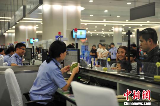 ͨӍ���_���C�⺞���������Ϻ��ڰ��_��15���(n��i)ͨ�P(gu��n)