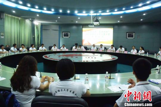 聚焦中醫(yī)藥教育2015“桂臺(tái)大學(xué)生夏令營(yíng)”開(kāi)營(yíng)