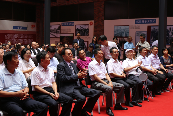 海峽兩岸紀(jì)念抗戰(zhàn)勝利70周年美術(shù)展在羊城開(kāi)幕