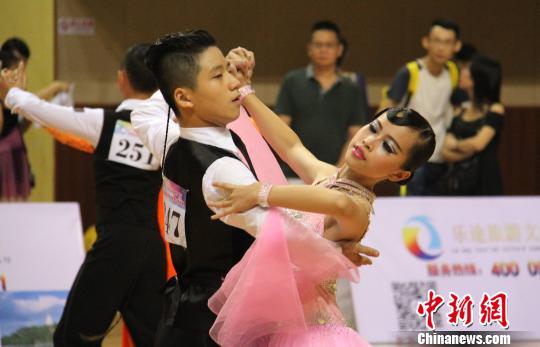 19�����������׌Ãɰ��ĵ��w���赸��Ӣِ�ڸ��������A�(y��ng)�w���^�������[���������� �z