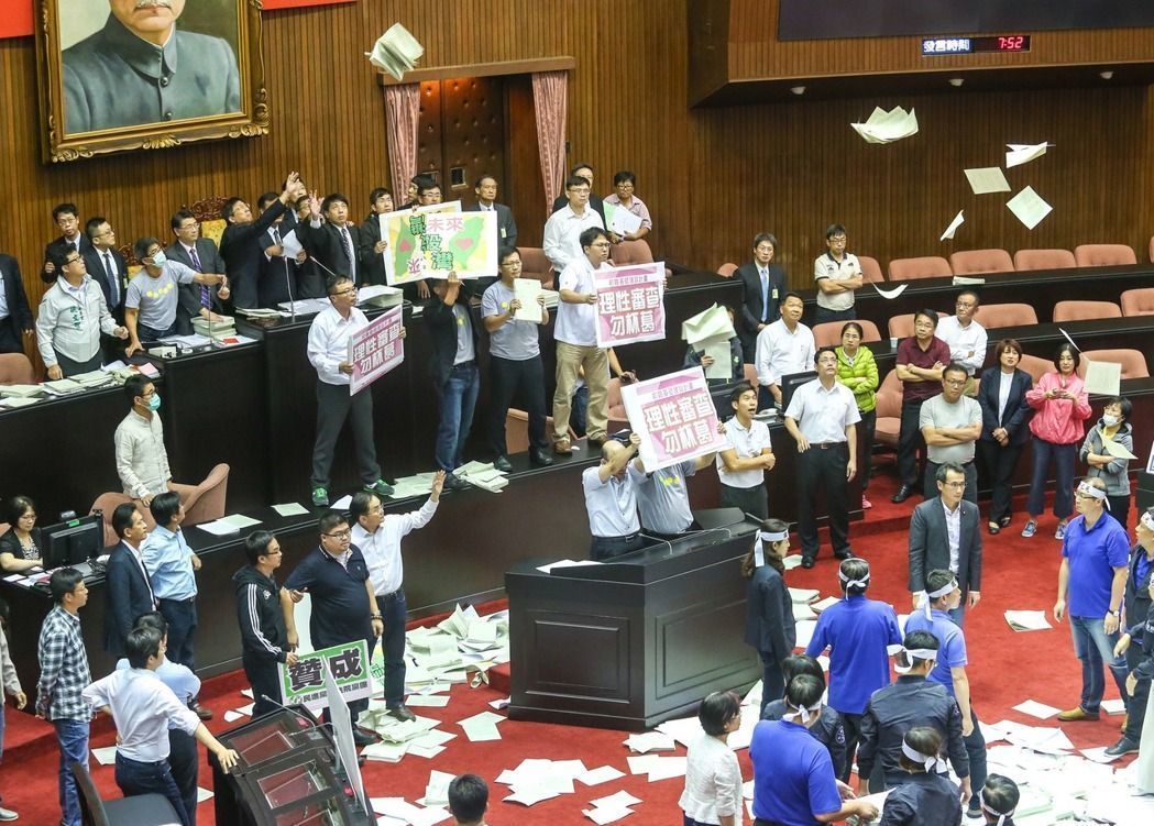 郝明義稱民進黨強推"前瞻"是飲鴆止渴:他們會付出代價 郝明義稱民進黨強推"前瞻"是飲鴆止渴:他們會付出代價