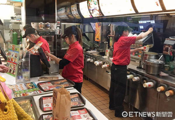 ��һ��һ�ݡ����޷�����׌�ڹ��B��12��� �ڈF(tu��n)ŭ��