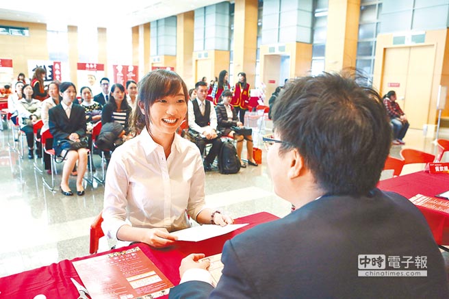 賴清德喊話起薪3萬太低 臺媒批:像開不出藥方的庸醫(yī) 賴清德喊話起薪3萬太低 臺媒批:像開不出藥方的庸醫(yī)