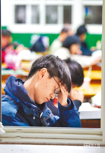 �ġ�7���ϴ�W(xu��)�������W(xu��)���O(sh��)�� ���̮�(d��ng)�������_���W(xu��)�ӵ�ƽӹ֮·