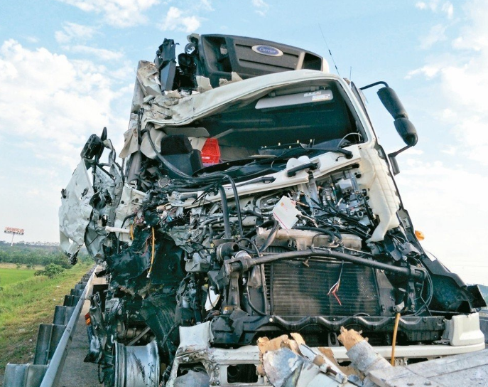 一起交通事故看清蔡當(dāng)局:幫不了血汗勞工 保不了賣(mài)命警察 一起交通事故看清蔡當(dāng)局:幫不了血汗勞工 保不了賣(mài)命警察