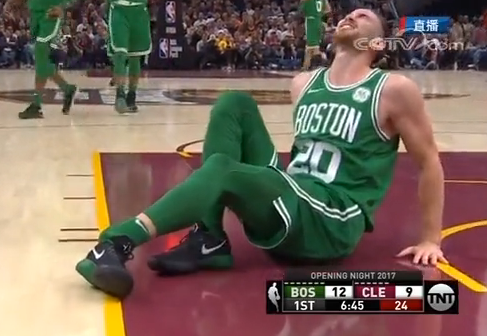 NBA新賽季“傷病潮”成主旋律 競技體育殘酷性與兄弟情并存 NBA新賽季“傷病潮”成主旋律 競技體育殘酷性與兄弟情并存