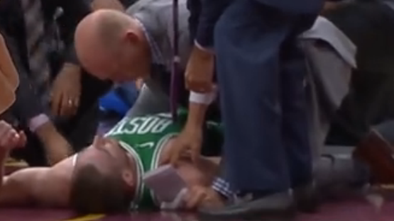 NBA新賽季“傷病潮”成主旋律 競技體育殘酷性與兄弟情并存 NBA新賽季“傷病潮”成主旋律 競技體育殘酷性與兄弟情并存