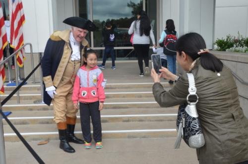 �Ї�(gu��)�S�W(w��ng)��(l��i)����ɼ�����������е�С�W(xu��)���S��(gu��)��(Angela Hsu)ǰ������ɈD���^,������ĸ�����͡��Aʢ�D���y(t��ng)�����ա�(����(gu��)��������?q��ng)?b��o)��/������ �z)