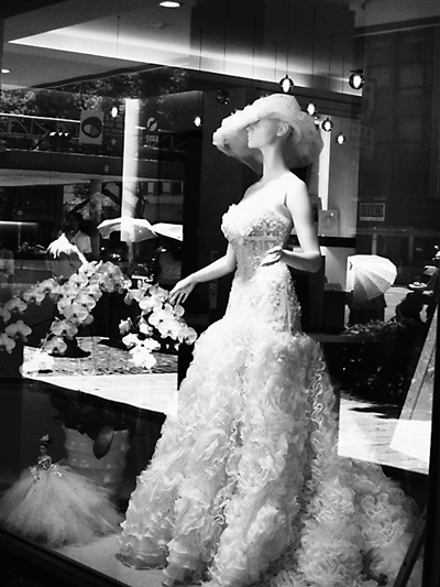 臺(tái)北婚紗業(yè)引入“新秘”新職位保持競(jìng)爭(zhēng)力。 臺(tái)北婚紗業(yè)引入“新秘”新職位保持競(jìng)爭(zhēng)力。