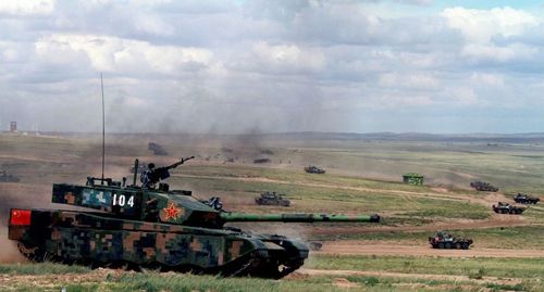 和平使命聯(lián)合軍演:最新99改型坦克發(fā)起沖鋒 和平使命聯(lián)合軍演:最新99改型坦克發(fā)起沖鋒