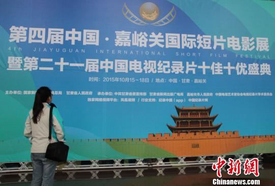 �����P(gu��n)���H��Ƭ�Ӱչ�_Ļ̽�o�Ƭ�c��(li��n)�W(w��ng)���Ӱl(f��)չ