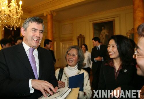 1��14������Ӣ���׶�������Ӣ�����಼�ʣ����c��ϯ��Ԓ��(hu��)���A���A�S������Մ����(d��ng)�����������ƌ���10̖(h��o)���ฮ�e�в�Ԓ��(hu��)�������Ӣ�A���A�S�������@�ǲ������κ��״��e�Ќ��T�д��A�˵Ĳ�Ԓ��(hu��)�� ���A��ӛ���x�㗝�z