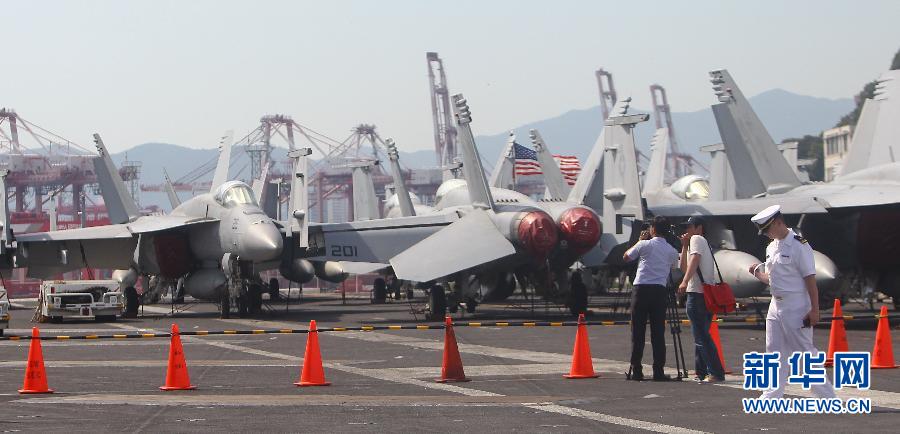 美國(guó)第七艦隊(duì)航母喬治·華盛頓號(hào)抵達(dá)釜山 美國(guó)第七艦隊(duì)航母喬治·華盛頓號(hào)抵達(dá)釜山