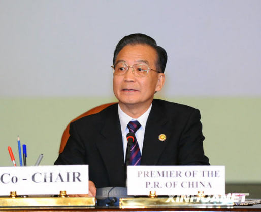 11��8��������(w��)Ժ����ؼҌ��ڰ���ɳķɳ���ճ�ϯ�зǺ���Փ�����Čò��L��(j��)��(hu��)�h�_Ļʽ���vԒ��