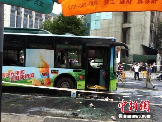 7��5��17�r(sh��)15�����㽭���ݵ�һ�v7·����܇������߅��һ��؛��˾�T�ڰl(f��)��ȼ����