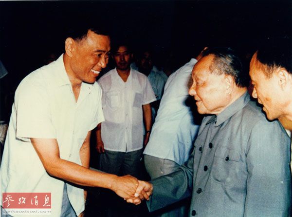 12位黨和國(guó)家領(lǐng)導(dǎo)人曾撰文回憶鄧小平 12位黨和國(guó)家領(lǐng)導(dǎo)人曾撰文回憶鄧小平