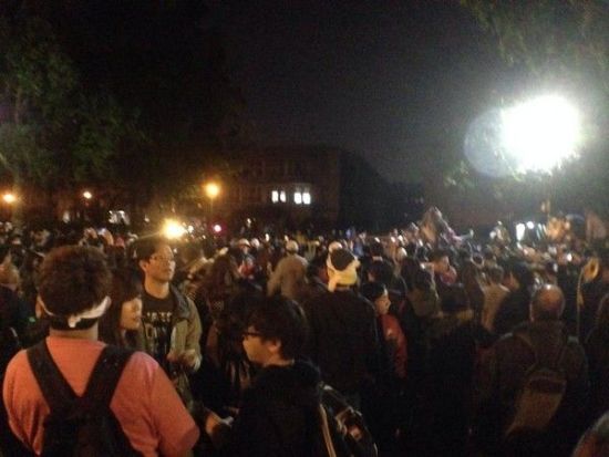 臺灣反服貿(mào)學(xué)生攻占“行政院” 馬英九譴責(zé)暴力 臺灣反服貿(mào)學(xué)生攻占“行政院” 馬英九譴責(zé)暴力