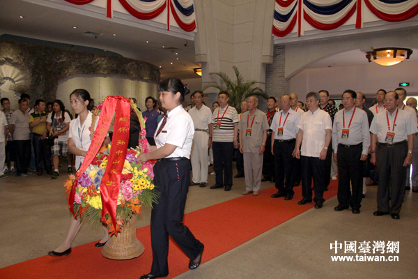 第八屆黃埔論壇與會(huì)嘉賓參觀孫中山故居 第八屆黃埔論壇與會(huì)嘉賓參觀孫中山故居