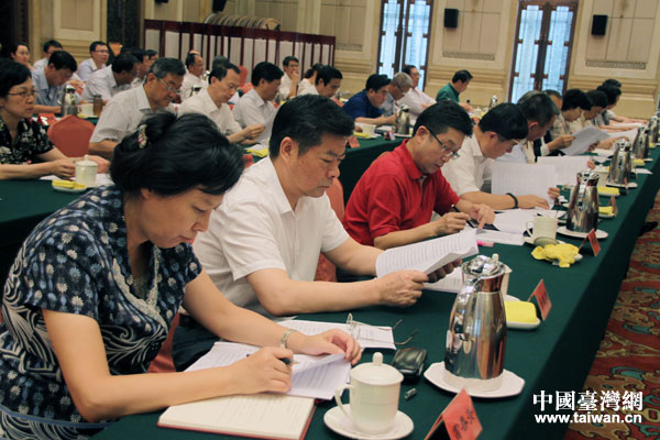 中國(guó)統(tǒng)促會(huì)八屆五次常務(wù)理事會(huì)議在北京召開(kāi) 中國(guó)統(tǒng)促會(huì)八屆五次常務(wù)理事會(huì)議在北京召開(kāi)