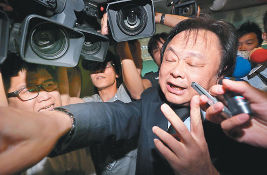 臺北市議員王世堅(jiān)再偷情8年前女助理 82字聲明快閃 臺北市議員王世堅(jiān)再偷情8年前女助理 82字聲明快閃