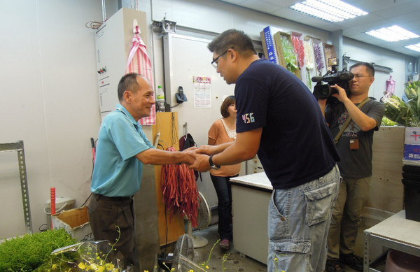 連勝文到內(nèi)湖花卉市場(chǎng)拜票 連勝文到內(nèi)湖花卉市場(chǎng)拜票