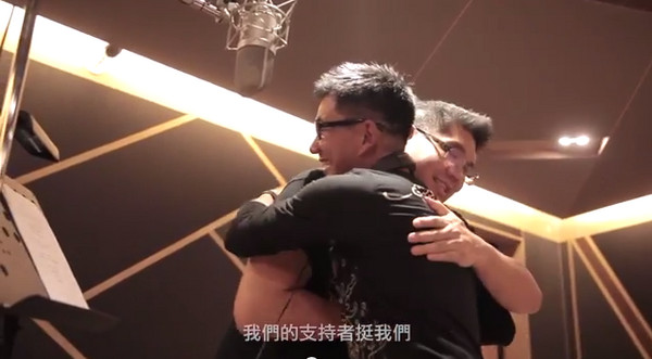 任賢齊現(xiàn)身為連勝文加油打氣 力挺連勝文到底(圖) 任賢齊現(xiàn)身為連勝文加油打氣 力挺連勝文到底(圖)