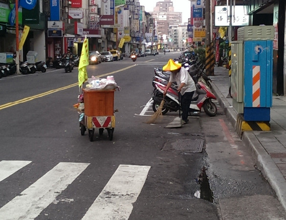 連勝文再推新政策 要替清潔員加薪2000 連勝文再推新政策 要替清潔員加薪2000