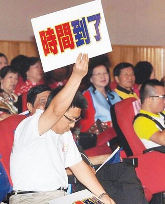 連勝文暗諷柯文哲:沒人能用罵的當(dāng)上市長(圖)